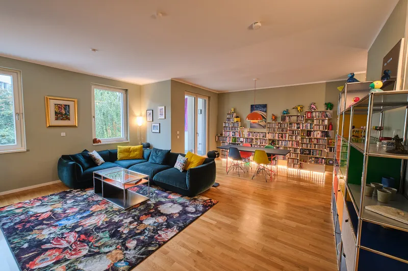 Vier Zimmer in zentraler Lage von Schöneberg mit zwei Balkonen und Einbauküche — photo 1